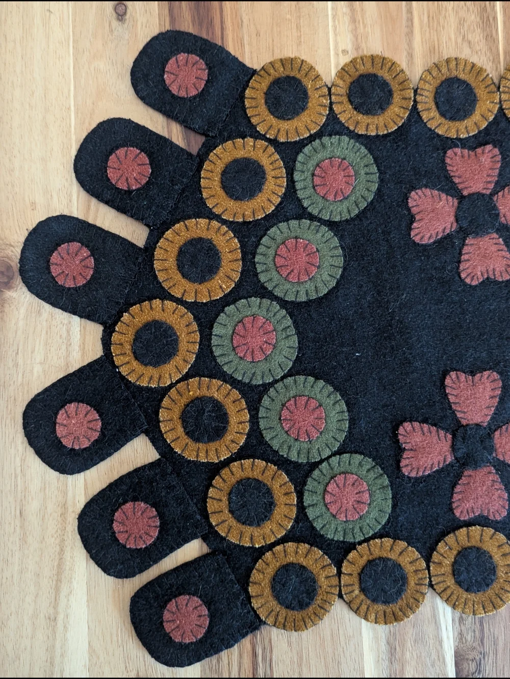 Wool Felt Penny Rug Table Runner Primitive Folk Art Americana 30